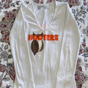 Hooters white long sleeve size small